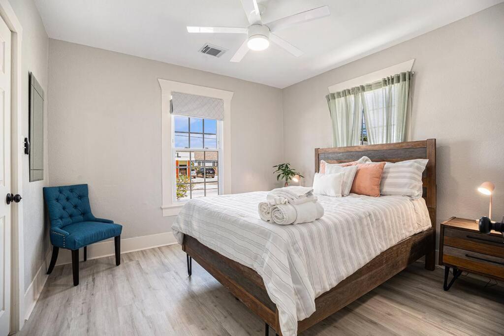 Sea Pink Retreat - Walk To Beach, Newly Renovated Galveston Exterior foto