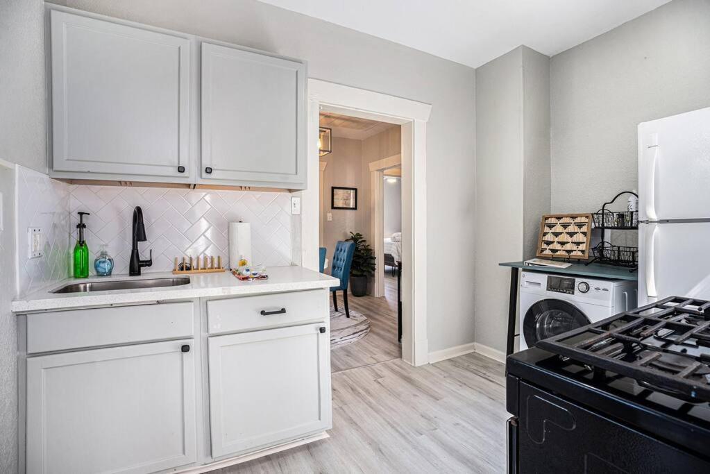 Sea Pink Retreat - Walk To Beach, Newly Renovated Galveston Exterior foto