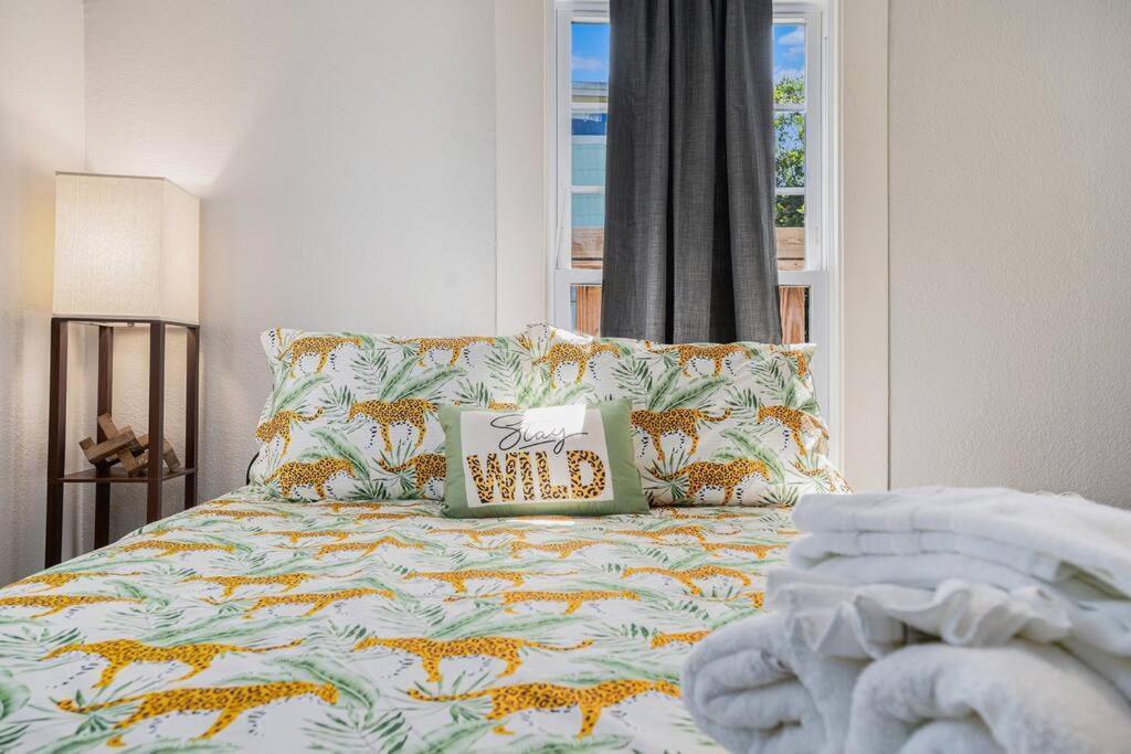 Sea Pink Retreat - Walk To Beach, Newly Renovated Galveston Exterior foto