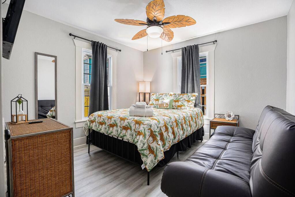 Sea Pink Retreat - Walk To Beach, Newly Renovated Galveston Exterior foto