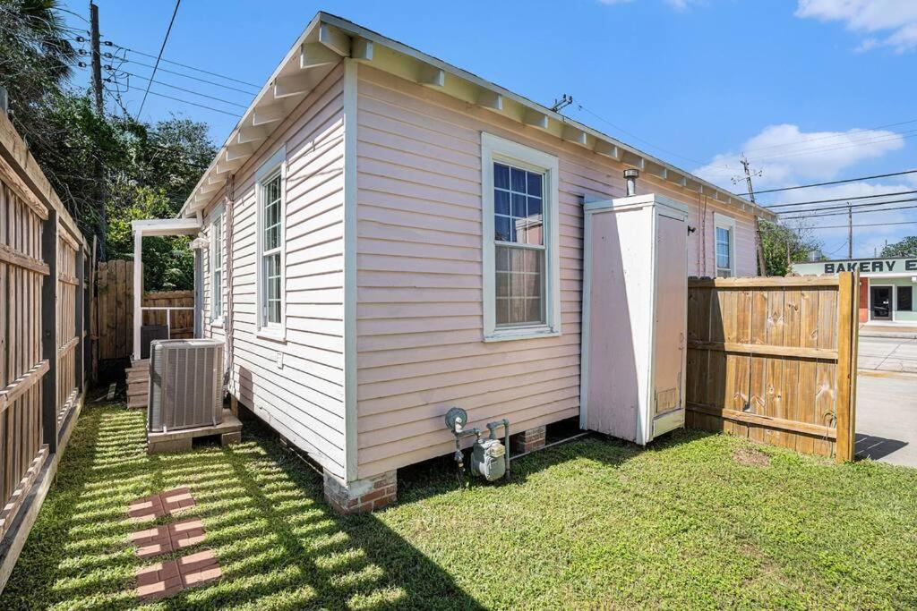 Sea Pink Retreat - Walk To Beach, Newly Renovated Galveston Exterior foto