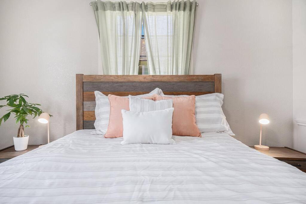 Sea Pink Retreat - Walk To Beach, Newly Renovated Galveston Exterior foto