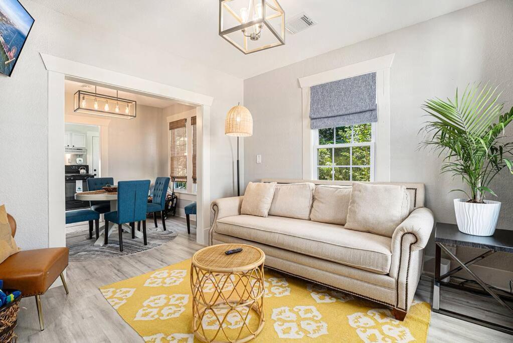 Sea Pink Retreat - Walk To Beach, Newly Renovated Galveston Exterior foto